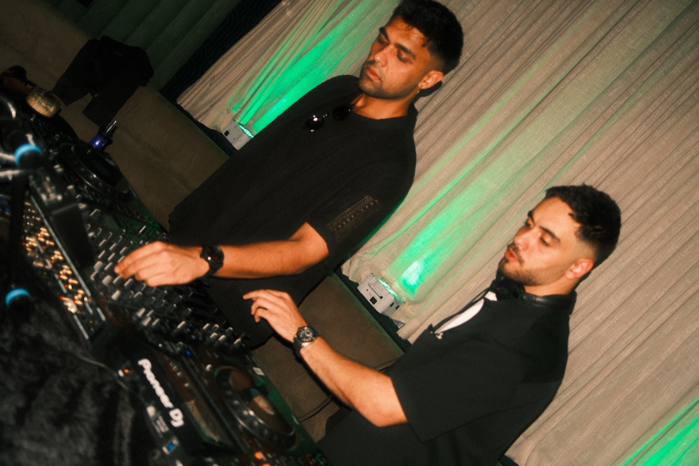 DOSO and Mehrad mixing on Pioneer decks